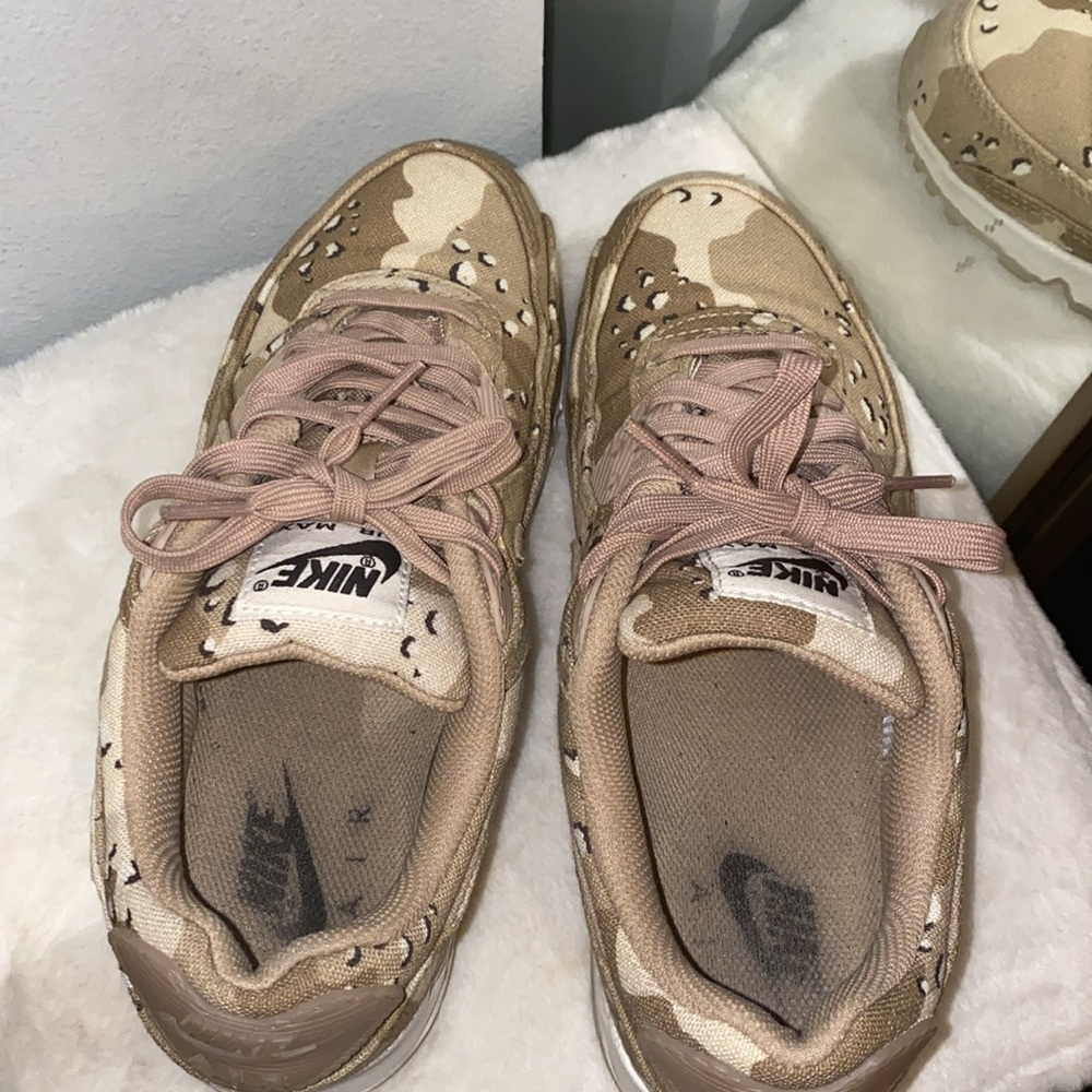 Nike Women’s Air Max 90 Desert Camo Sneakers - Tan & Cream - Picture 7 of 8